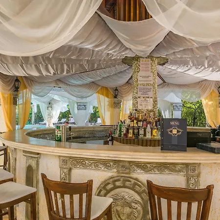 Golden Pearl Hotel