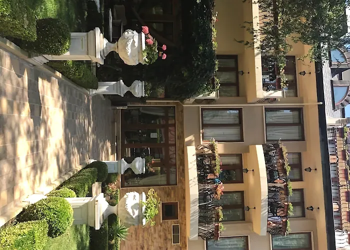 Golden Pearl Napospart