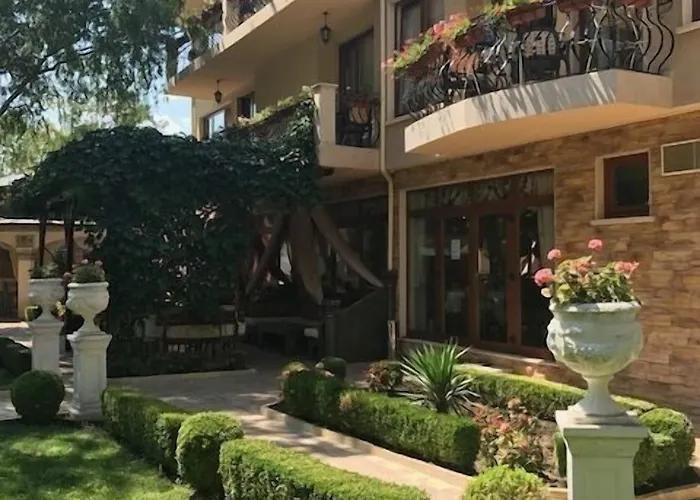 Golden Pearl Napospart